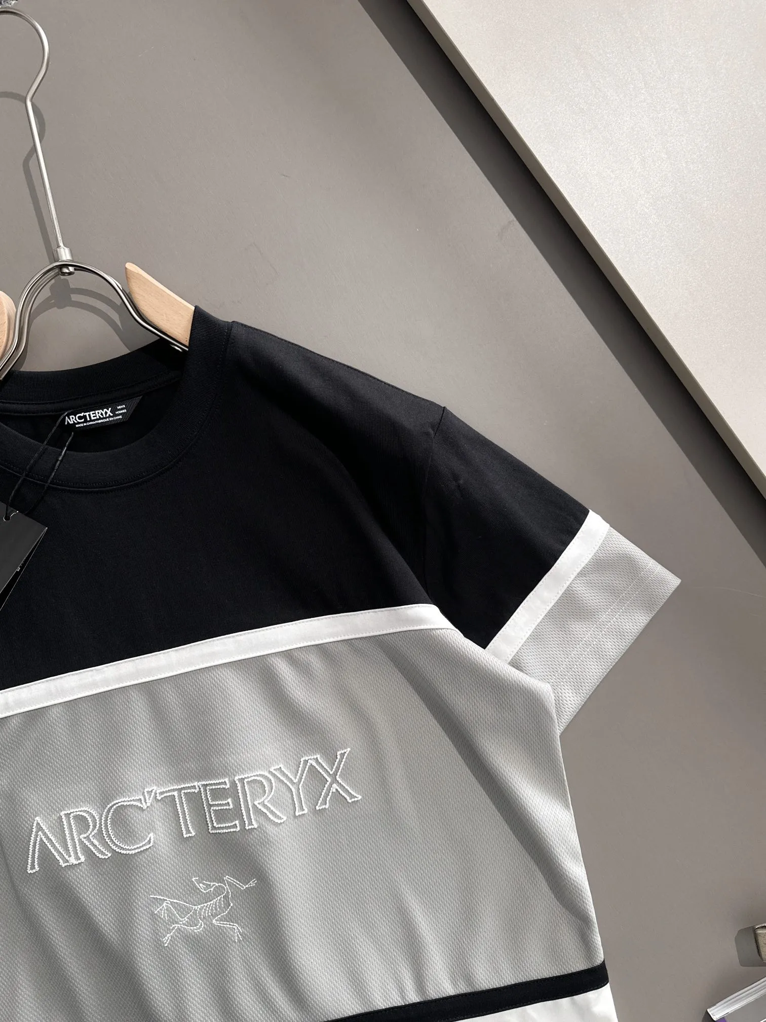 ARC TERYX 2026New Arrival Breathable logo Same Style t 100％ 32 ：Black White Size：S M L XL